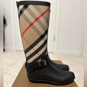 Burberry house check and rubber rainboots